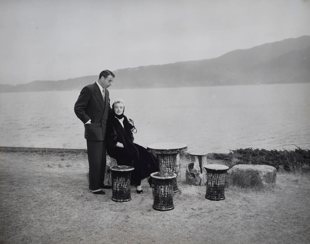 Texture for Marylin Monroe and joe di maggio in Hiroshima 1954